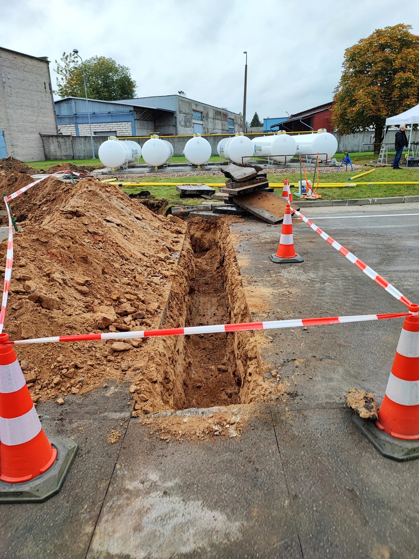 Norobežota tranšeja komunikāciju izbūves procesā